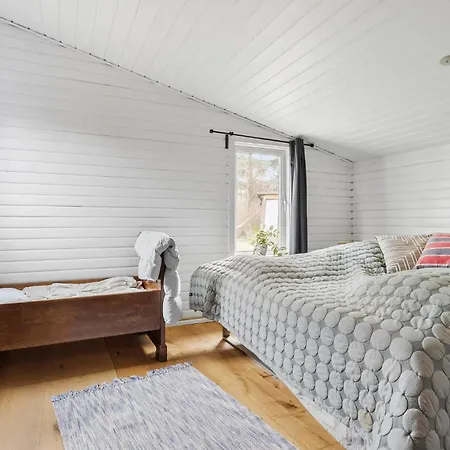 3 Bedroom Awesome In Holiday home *