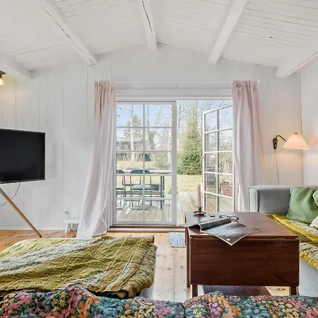 3 Bedroom Awesome In Holiday home